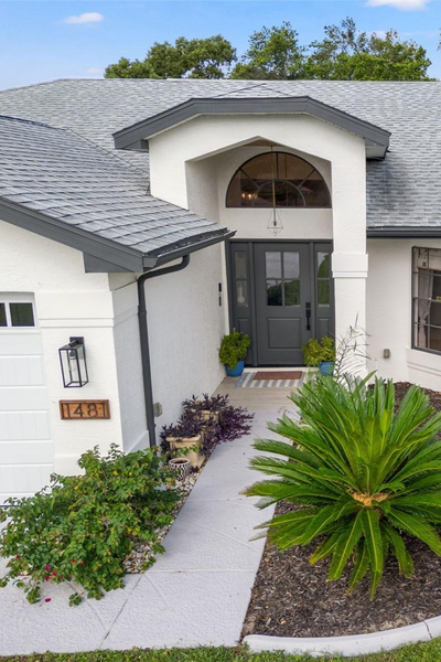 Realtor in Spring Hill helping clients sell their Florida home remotely