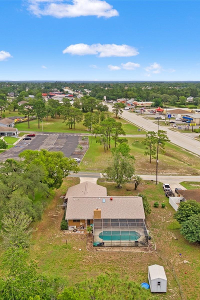 Best Realtor in Spring Hill helping homeowner sell a pool home